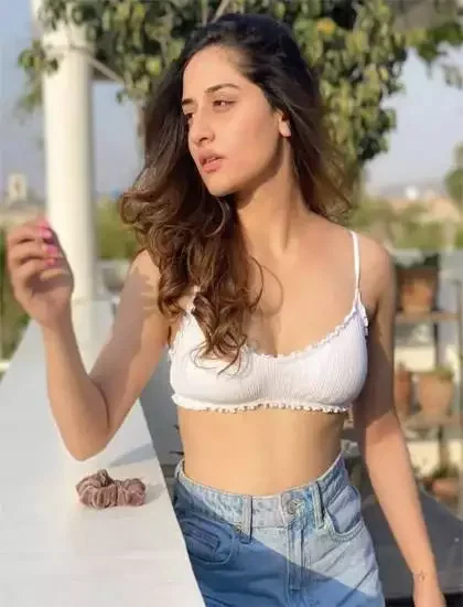 SHALINI ESCORTS KOLKATA